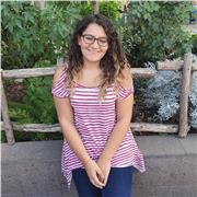 Ragazza neodiplomata, con voto di 99/100, offre ripetizioni per studenti di scuole medie e superiori